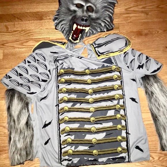 HALLOWEEN Costume - Picture 1 of 4